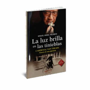 LA LUZ BRILLA EN LAS TINIEBLAS LA LUZ BRILLA EN LAS TINIEBLAS