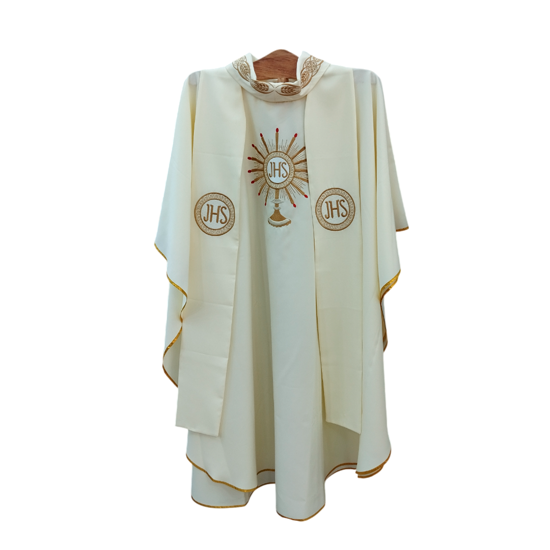 CASULLA BLANCA CON BORDADOS EUCARISTICOS
